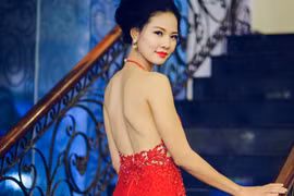 Hoa hậu Trần Thị Quỳnh tái xuất, khoe lưng trần gợi cảm