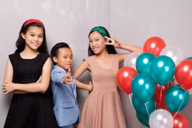 "Dàn" con nuôi của Phi Nhung nhí nhảnh trong bộ ảnh đón Giáng sinh