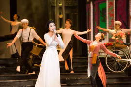 Phạm Thu Hà tái xuất, hát nồng nàn về Hà Nội