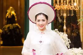 Á hậu Tú Anh lộng lẫy với áo dài của nghệ nhân Lan Hương