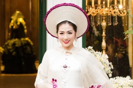 Á hậu Tú Anh lộng lẫy với áo dài của nghệ nhân Lan Hương