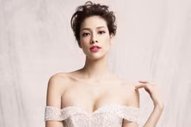 Lilly Nguyễn hoá thân "công chúa tuyết" khoe vẻ đẹp gợi cảm