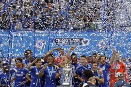 Chùm ảnh Chelsea tưng bừng nhận Cúp vô địch