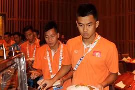 ĐT U23 bức xúc chuyện ăn uống ở Singapore