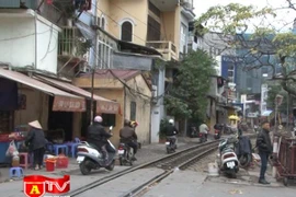 Bức xúc tình trạng vi phạm tại nút giao thông Nguyễn Khuyến - Lê Duẩn