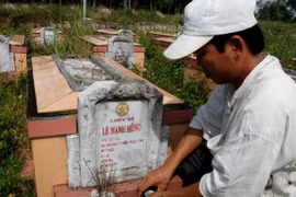 Nghĩa tình thầm lặng tại nghĩa trang liệt sỹ