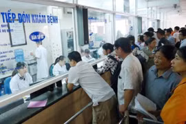Viện phí, giá xăng đẩy CPI tháng 10 tăng
