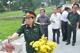 Đại tướng Ngô Xuân Lịch thăm lại chiến trường xưa