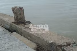 Phú Yên: Kè chắn sóng nơi 500 tàu thuyền tránh bão có nguy cơ sập