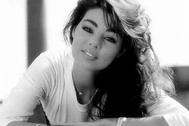 "Nữ hoàng" nhạc Pop Sandra hủy show diễn ở châu Âu để đến Việt Nam