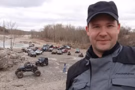 Rúc gầm xe container vì tin tưởng hệ thống tự lái của Tesla Model S