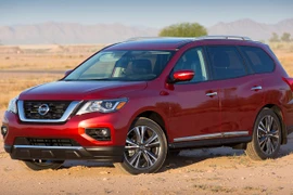 Nissan Pathfinder 2017: Xe gia đình rộng rãi và tiện lợi