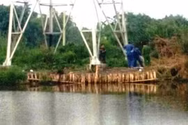 Đi đánh cá, tá hỏa kéo được thi thể người không đầu ở ao hoang