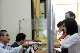 Người dân chưa bằng lòng về đạo đức, cung cách phục vụ của công chức