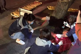 Xác minh thân nhân 2 cô gái trẻ bị tai nạn giao thông ở hồ Hoàn Kiếm