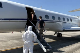 Chuyên cơ đặc biệt dẫn giải 2 tên tội phạm nguy hiểm từ Việt Nam về Mỹ