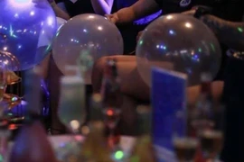 Phạt cơ sở kinh doanh ‘bóng cười’ tại khu phổ cố Hoàn Kiếm