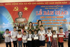 Món quà ý nghĩa dành tặng cô trò Trường Tiểu học Hồng Phong