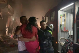 Hà Nội: Giải cứu nhiều người lớn và trẻ em trong vụ cháy cửa hàng gas