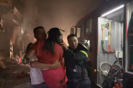 Hà Nội: Giải cứu nhiều người lớn và trẻ em trong vụ cháy cửa hàng gas