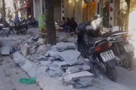 Thi công hè, đường ở quận Hai Bà Trưng: Cần phương án giảm ô nhiễm môi trường