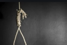 Chủ tịch xã tử vong trong tư thế treo cổ