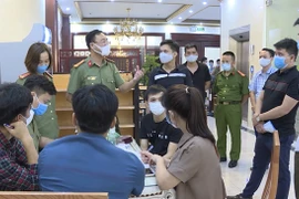 Khởi tố chủ nhà nghỉ tiếp tay 20 người Trung Quốc nhập cảnh trái phép