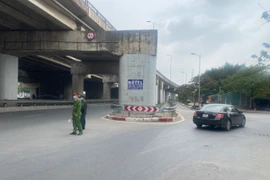 Nửa tháng, phạt liên tiếp 35 xe khách tại nút rẽ vào đường Trần Thủ Độ 