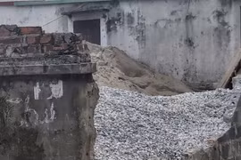 Điều tra nguyên nhân nam học sinh lớp 6 tử vong bên bức tường đổ