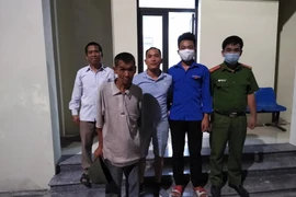 Giúp đỡ người đàn ông đi lạc hàng chục cây số trong đêm tối