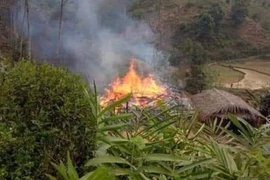 Đổ xăng đốt nhà vì bị vợ gọi về khi đang nhậu