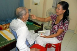 "Hỉ-nộ-ái-ố" nghề "ôsin" bệnh viện