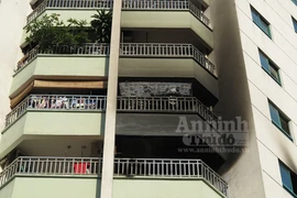 HN: Cháy chung cư 17 tầng, bà bầu thoát hiểm trong gang tấc