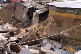 Nhanh cũng mất nửa tháng mới lấp xong “hố tử thần”