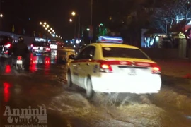  Đầu năm, phố Láng Hạ bị biến thành...sông