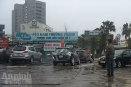 Rửa xe, cắt tóc, đánh giày tận thu ngày cuối năm