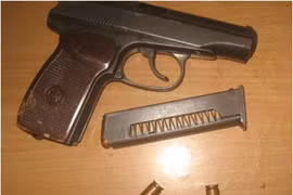 Bị nã đạn trúng đùi, vẫn cướp xe tẩu thoát