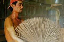 Hương đốt cong, đẹp = Hóa chất + mùn cưa