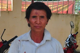 Ông xe ôm "lục tuần" bẻ gãy dao nhọn của tên cướp