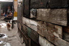 "Xóm nước đen" giữa lòng thiên đường biển đảo