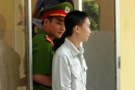 Lĩnh 13 năm tù vì dụ trẻ em làm "chuyện người lớn"