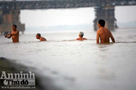 Nơi những chàng “Adam” trở về cõi thực bên sông Hồng