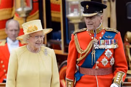 Máy bay rợp trời London mừng sinh nhật Nữ hoàng