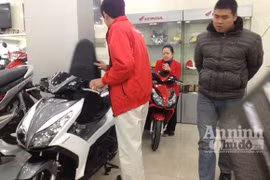 Vừa bán ngày đầu, Air Blade 125 đã “vênh” 2 triệu đồng