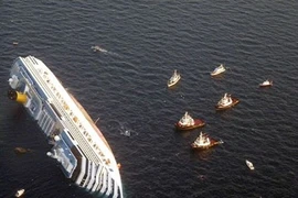 Thuyền trưởng tàu du lịch Italia “phạm sai lầm”