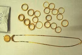 Chồng vắng nhà, 3 mẹ con bị đâm chém dã man, cướp vàng