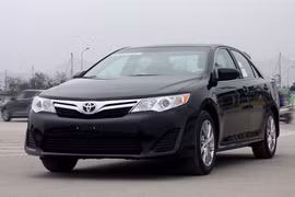 Toyota Camry 2013 về Việt Nam với giá "chát"