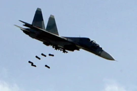 Xem máy bay hiện đại nhất Việt Nam diễn tập ném bom