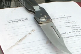 Mang hàng "nóng" để phòng thân