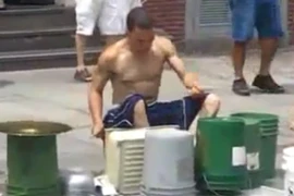 Tay trống đường phố tài hoa